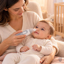 Mãe usando o Respiri com o bebê calmo no colo